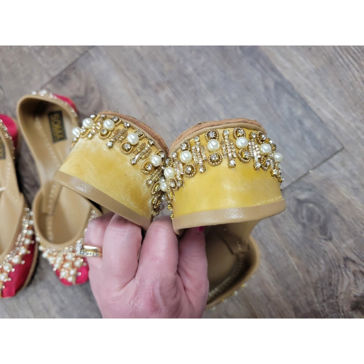 Soma Hand Artisan Made Leather Beaded Velour Pakistan Shoes 6 Flats Red Yellow