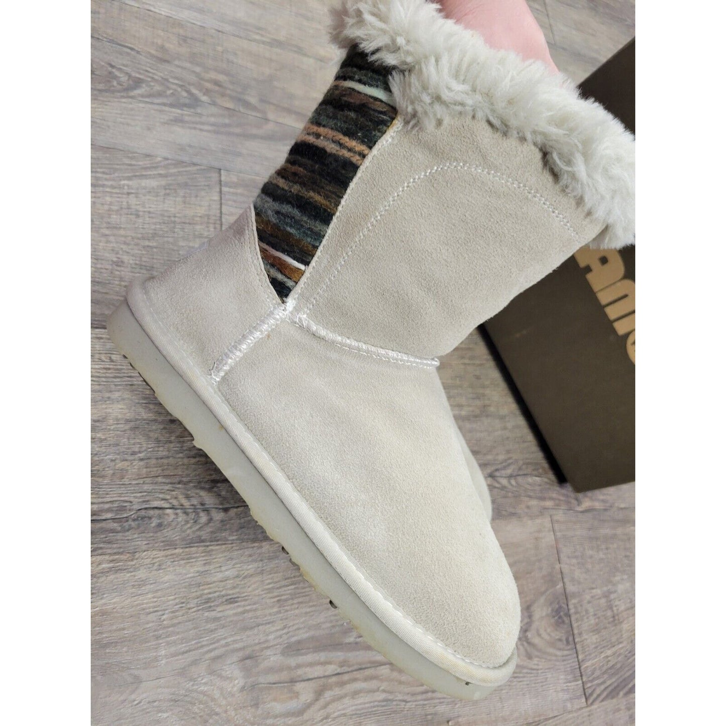 Lamo Water and Stain Resistant Suede Boots Willow Dove Size 6 Gray